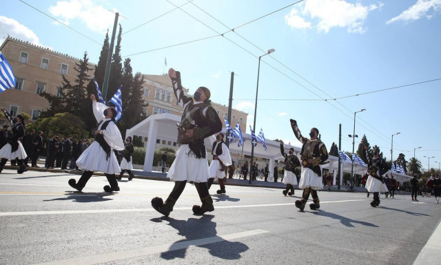 25η Μαρτίου 2022: Στην παρέλαση με μάσκες οι θεατές αλλά όχι οι συμμετέχοντες - Τα νέα μέτρα