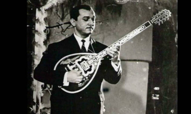 Μανώλης Χιώτης: Ο μεγάλος Έλληνας που έκανε την οικουμένη να υποκλιθεί στον ήχο του μπουζουκιού του