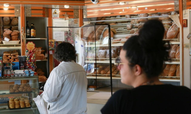 Αναδρομική επιδότηση ρεύματος σε επιχειρήσεις - Υπό εξέταση αύξηση στο «Εξοικονομώ»