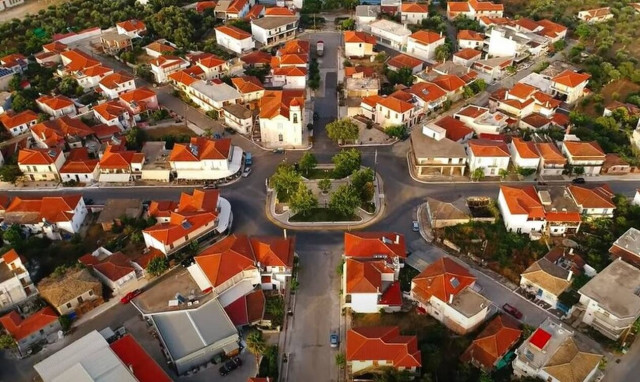 Νέα Κορώνη Μεσσηνίας. Το άγνωστο πολεοδομικό αριστούργημα της Ελλάδας από ψηλά (vid)