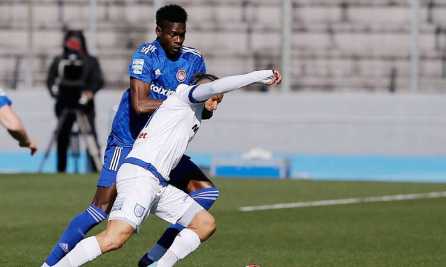 ΠΑΣ Γιάννινα-Ολυμπιακός: Αγωνία για Σισέ - Αποχώρησε με πρόβλημα στο γόνατο