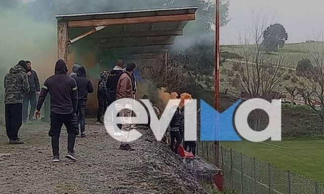 Εύβοια: Απίστευτο ξύλο, ΜΑΤ και τραυματίες στο ματς Πισσώνας – Ρομαϊκός