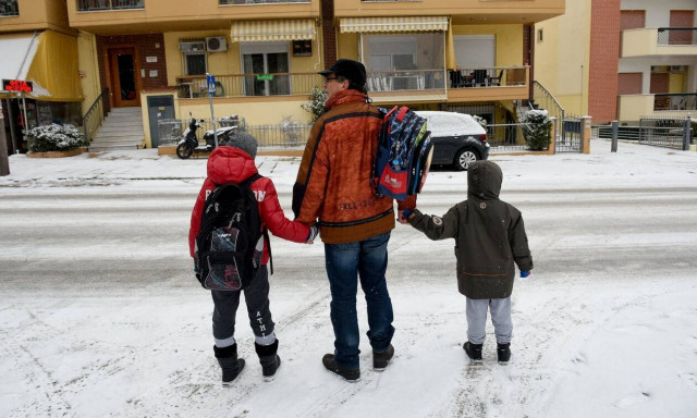 Κακοκαιρία: Η ανακοίνωση της Περιφέρειας Αττικής για τη λειτουργία των σχολείων τη Δευτέρα