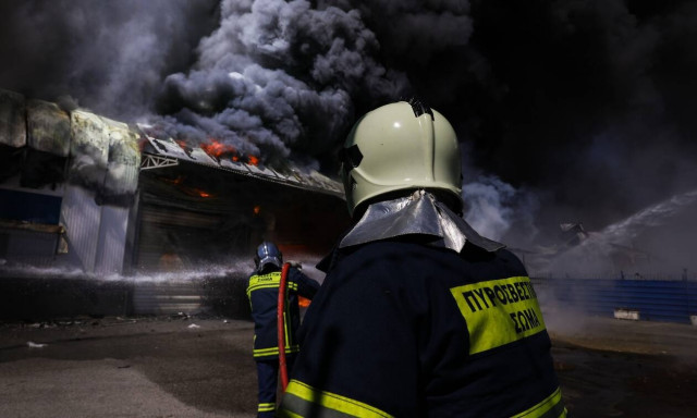 Δήμαρχος Γρεβενών στο Newsbomb.gr: Το εργοστάσιο έγινε «χώμα» - Δεν γνωρίζουμε αν ήταν μέσα άνθρωποι