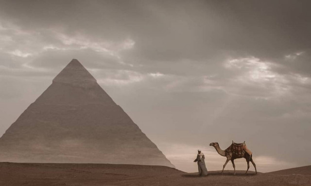 Ο φακός του Karim Amr και η μεγαλειώδης μοναξιά της ερήμου