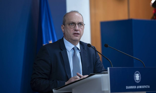 Γιάννης Οικονόμου στην ενημέρωση των πολιτικών συντακτών