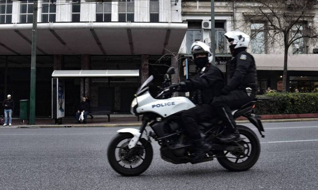 Άγρια καταδίωξη τα ξημερώματα στην Γλυφάδα - Τρεις συλλήψεις