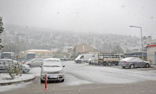 Καιρός - Έκτακτο δελτίο ΕΜΥ: Δευτέρα με τσουχτερο κρύο, ισχυρούς ανέμους και χιόνια (pics)