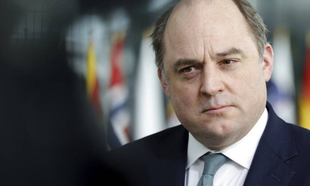 Βρετανία: Απίστευτη γκάφα του υπουργού Άμυνας - Είπε σε Ρώσους φαρσέρ ότι τελειώνουν τα αντιαρματικά