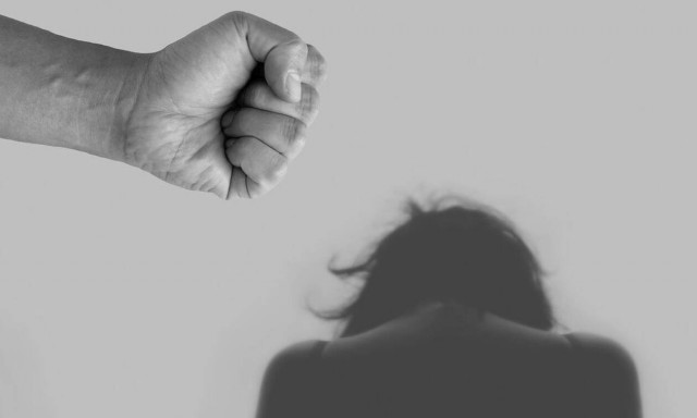 Κρήτη: Σοκαριστικές αποκαλύψεις για τον άγριο ξυλοδαρμό 56χρονης γυναίκας από τον σύζυγό της