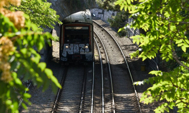 Λάρισα: Νεαρός έπεσε από γέφυρα στις γραμμές του τρένου