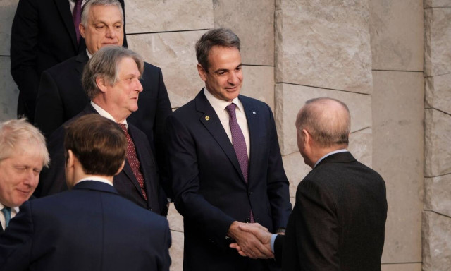 ΝΑΤΟ - Σύνοδος κορυφής: Η χειραψία Μητσοτάκη – Ερντογάν