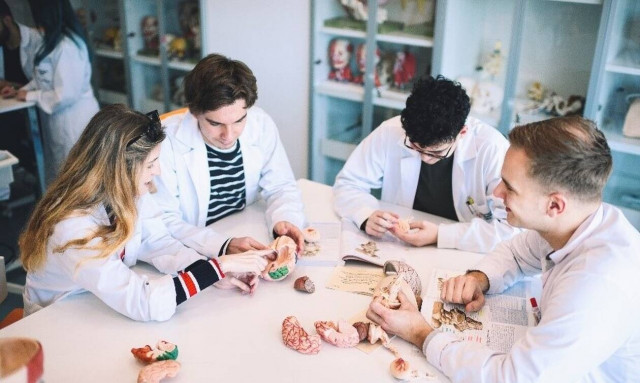 Η Ιατρική Σχολή που διαμορφώνει τη Νέα Γενιά Ιατρών βρίσκεται στην Κύπρο