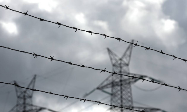 Ηλεκτρική ενέργεια: Η ΡΑΕ ψάχνει τα «ουρανοκατέβατα» κέρδη των παρόχων προκειμένου να επιστραφούν