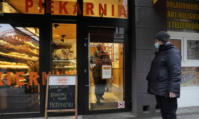 Πολωνία: Αίρεται η υποχρέωση για χρήση μάσκας, εγκαταλείπεται η καραντίνα