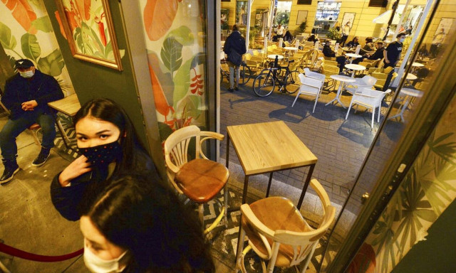 Πολωνία - κορονοϊός: Αίρεται η υποχρέωση για χρήση μάσκας, εγκαταλείπεται η καραντίνα