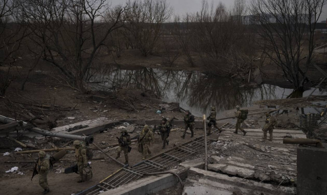 Guardian: Ένας μήνας πολέμου - Οι προμήθειες εξαντλούνται εκατέρωθεν, η Ρωσία διατηρεί πλεονέκτημα