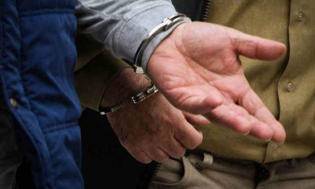 Συνελήφθησαν στο κέντρο της Αθήνας δύο 16χρονοι για κατοχή μεγάλης ποσότητας εκρηκτικών