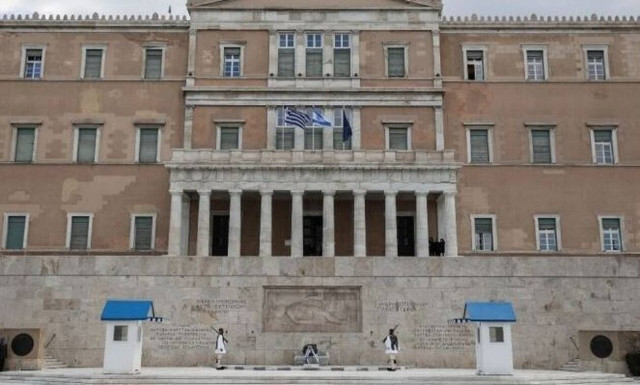 Το «Μνημείο του Αγνώστου Στρατιώτη» στη Βουλή το έλεγαν «τέρας» και πρότειναν ακόμα και ανατίναξη