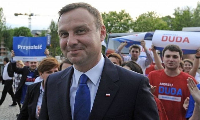 Πολωνία: Αναγκαστική προσγείωση πραγματοποίησε το αεροσκάφους του προέδρου Ντούντα