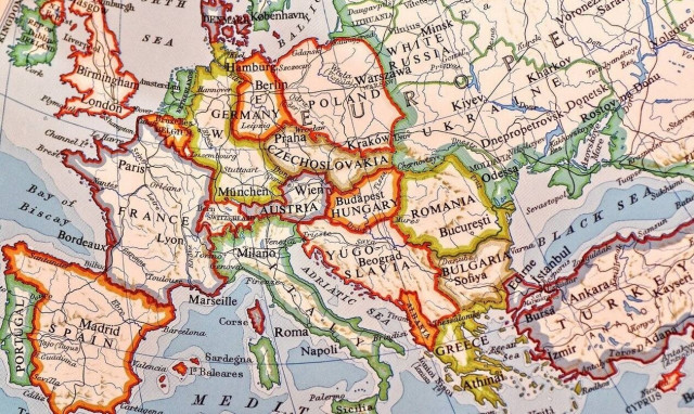 Ως πότε η Ευρώπη θα μεγαλώνει παιδιά άλλων; Η Σύνοδος Κορυφής, ο θείος Σαμ και οι άρπαγες