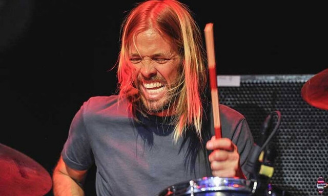 Πέθανε ο ντράμερ των Foo Fighters, Τέιλορ Χόκινς
