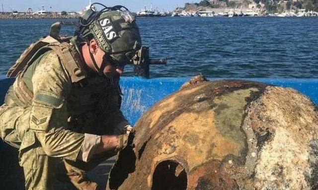 Κωνσταντινούπολη: Εντοπίστηκε αντικείμενο που μοιάζει με νάρκη - Φήμες για σύνδεση με την Ουκρανία