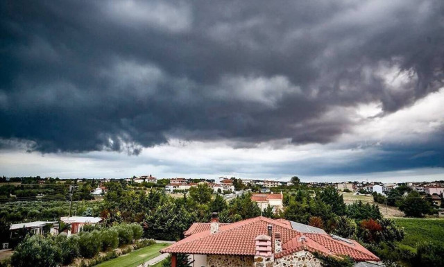 Weather forecast: Partly cloudy, light rain on Monday