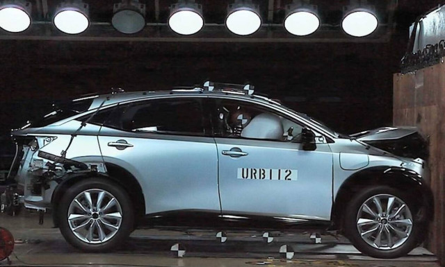 Nissan: Crash test του Ariya σε κλάσματα του δευτερολέπτου (vid)