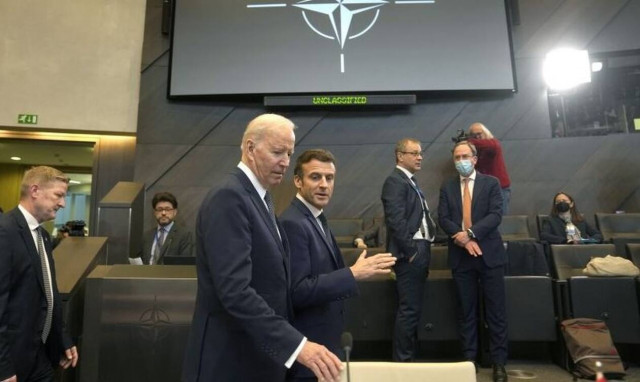 «Άδειασμα» Μακρόν σε Μπάιντεν για τις προκλητικές δηλώσεις κατά Πούτιν