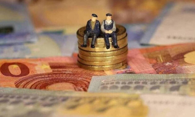 Συντάξεις Απριλίου 2022: Έγιναν οι πρώτες πληρωμές - Πότε θα πληρωθούν οι υπόλοιποι συνταξιούχοι