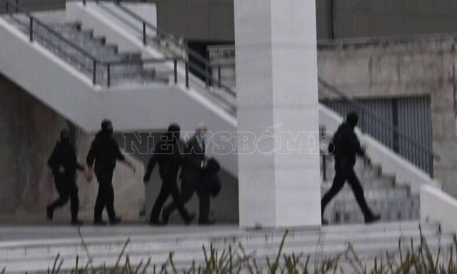 Όλα όσα έγιναν στην επεισοδιακή δίκη Φιλιππίδη - Φυγάδευσαν ξανά τον ηθοποιό, δείτε εικόνες