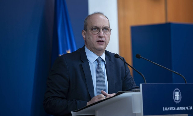 Γιάννης Οικονόμου στην ενημέρωση των πολιτικών συντακτών