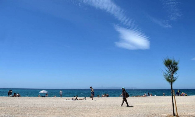 Weather forecast: Partly cloudy, light rain on Monday