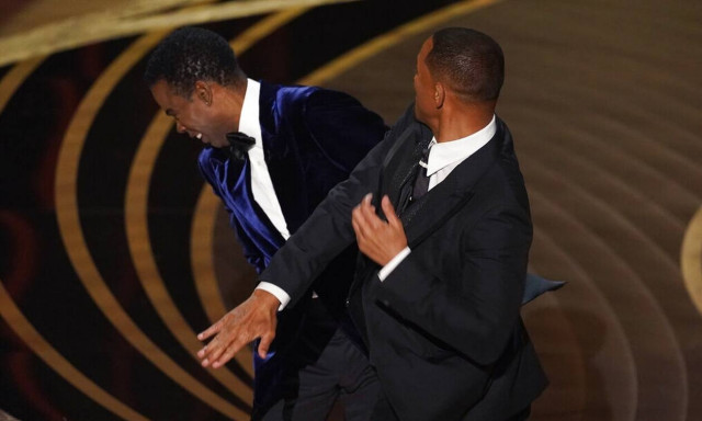 Όσκαρ 2022: Ο Γουίλ Σμιθ χαστούκισε τον Κρις Ροκ επειδή έκανε πλάκα με τη γυναίκα του
