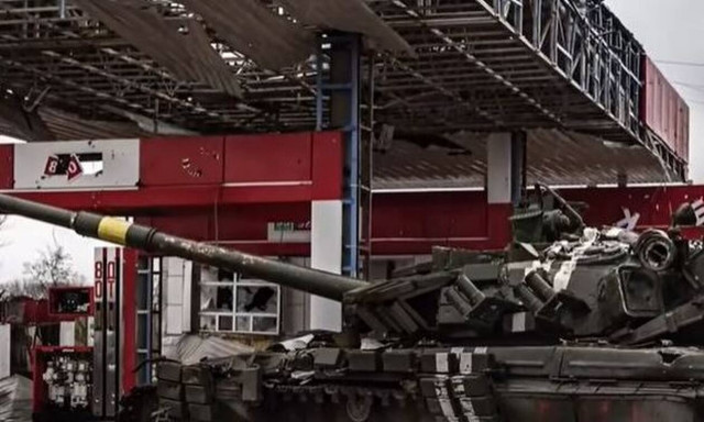 Ιταλός δημοσιογράφος: Σε ουκρανικές βάσεις είδα μόνο σβάστικες, βιβλία για τα SS και τον Μουσολίνι