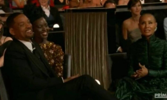 To βίντεο εκθέτει τον Γουίλ Σμιθ: Αρχικά γελούσε με τον Κρις Ροκ και μετά του έριξε μπουνιά