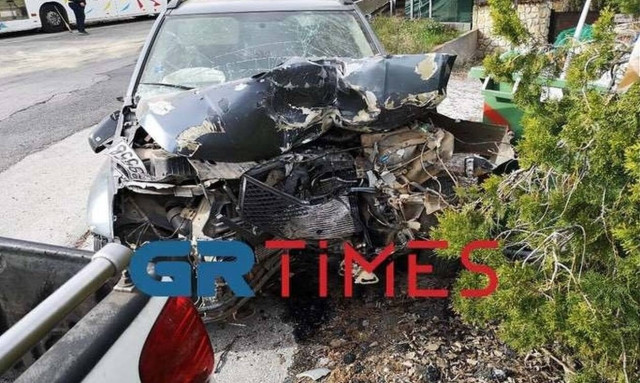 Τραγωδία στη Θεσσαλονίκη: Νεκρός ο οδηγός του Ι.Χ. που συγκρούστηκε με λεωφορείο (pics&vid)