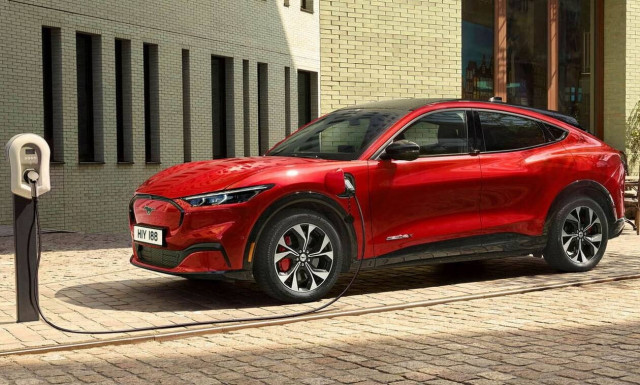 Κερδίζουν έδαφος τα εξηλεκτρισμένα αυτοκίνητα στην Ελλάδα