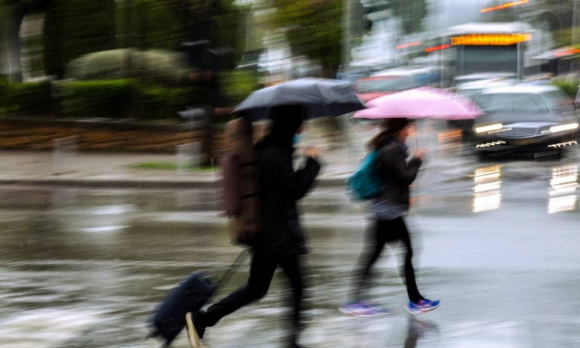 Πρωταπριλιά με «διπρόσωπο» καιρό – Προειδοποίηση Αρναούτογλου για πολύ νερό και χιόνια