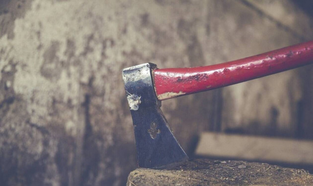 Πέλλα: Συνελήφθη άνδρας που επιτέθηκε και τραυμάτισε με τσεκούρι τον γιo του