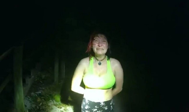 ΗΠΑ: Γυναίκα μαχαίρωσε αστυνομικό - Η συγκλονιστική στιγμή της επίθεσης