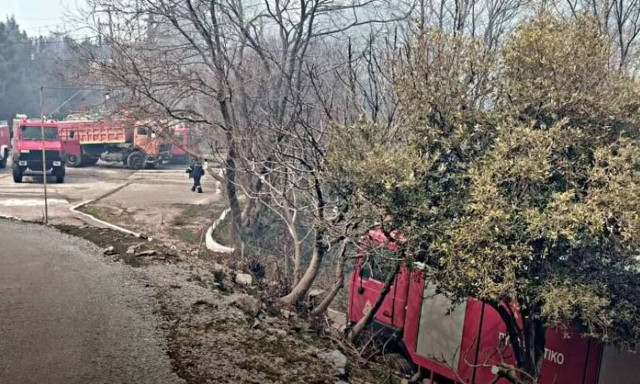 Φωτιά στη Σάμο: Σε εξέλιξη η πυρκαγιά – Τραυματίστηκαν ελαφρά δύο εθελοντές