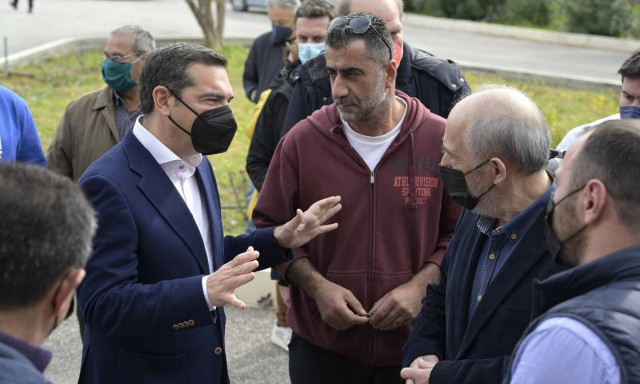 Τσίπρας: Ο κόσμος ξέρει ότι πληρώνει στους λογαριασμούς τη ρήτρα Μητσοτάκη