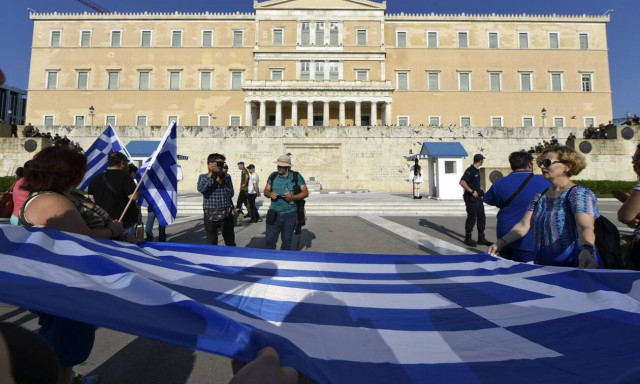 Ένας oργισμένος και φοβισμένος Λαός: Η ανάλυση του Δημήτρη Μαύρου για τη δημοσκόπηση της MRB