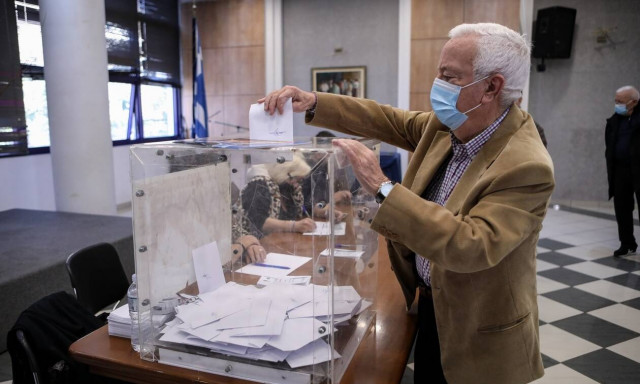 Δημοσκόπηση MRB: Σε ανασύνθεση το πολιτικό σκηνικό – Το ενδεχόμενο 3ης κάλπης αλλάζει τις ισορροπίες