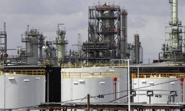 Υποχωρούν περισσότερο από 5% οι διεθνείς τιμές του πετρελαίου