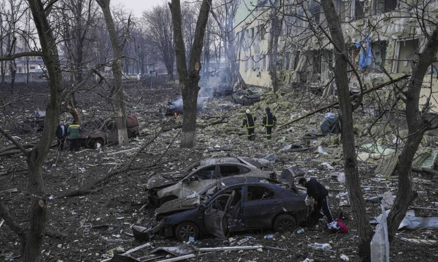 Ουκρανία: Οχηματοπομπή από 45 λεωφορεία κατευθύνεται προς την πολιορκημένη Μαριούπολη
