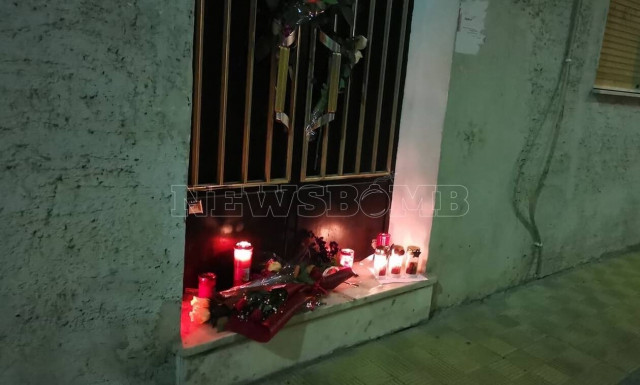 Πάτρα: Κεράκια και μηνύματα έξω από το σπίτι της οικογένειας Δασκαλάκη - Πισπιρίγκου