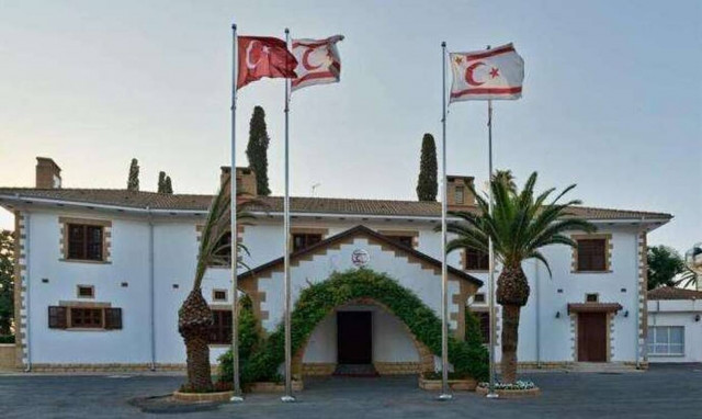 Κατεχόμενα: Έκοψαν το ρεύμα στο «προεδρικό» γιατί χρωστά